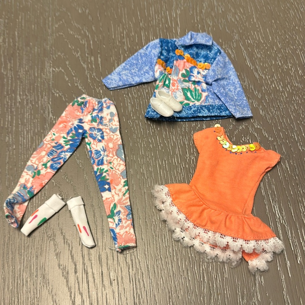 Barbie vintage clothes set